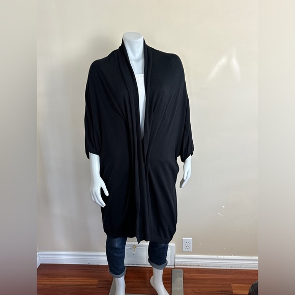 UGG Australia - Nora Cocoon Wrap. Black. M/L - Picture 3 of 12